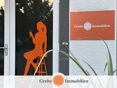 Ladenfläche / Praxis gegenüber REWE mit vielen Parkplätzen!